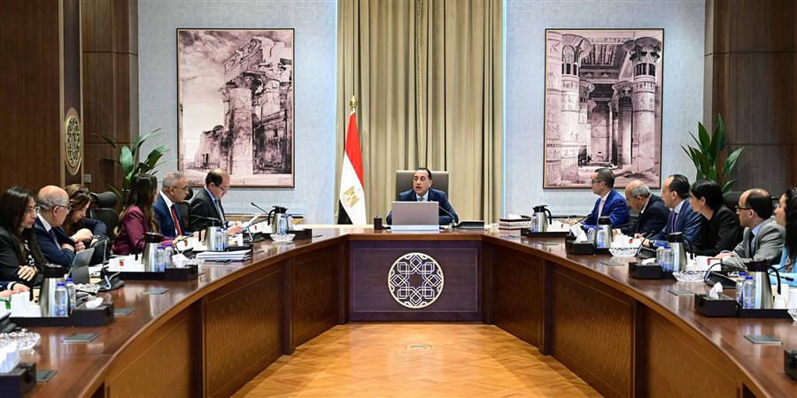 رئيس الوزراء يناقش فرص التعاون الاستثماري مع الدول العربية